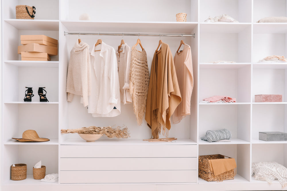 5 Capsule Wardrobe Essentials - Be More with Less